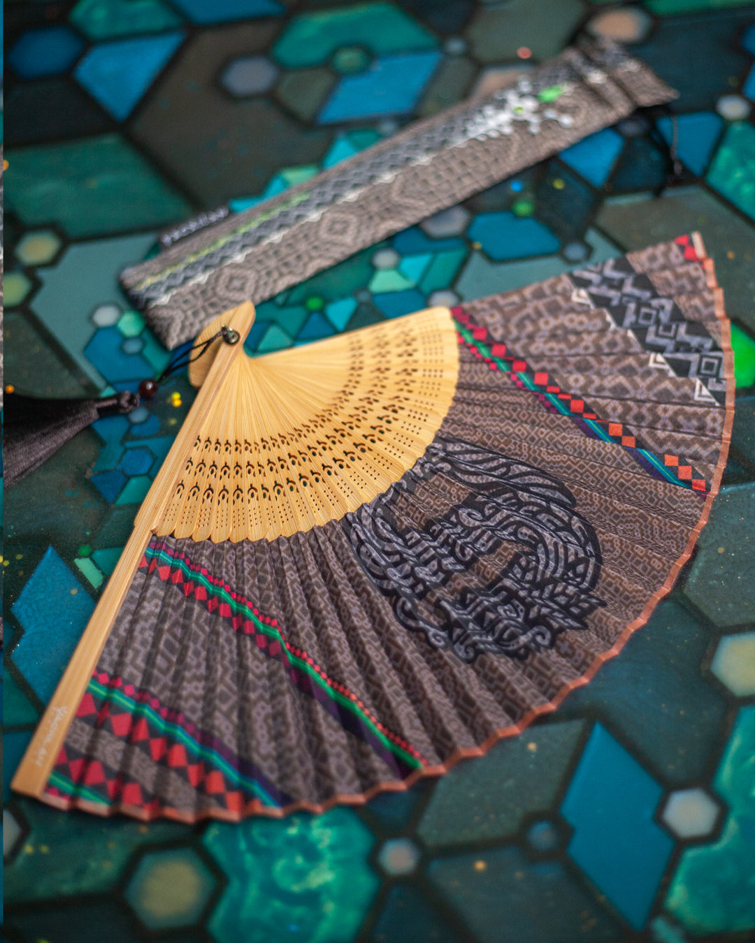Hand Fan / Bamboo - DRAGONS OF ITAK